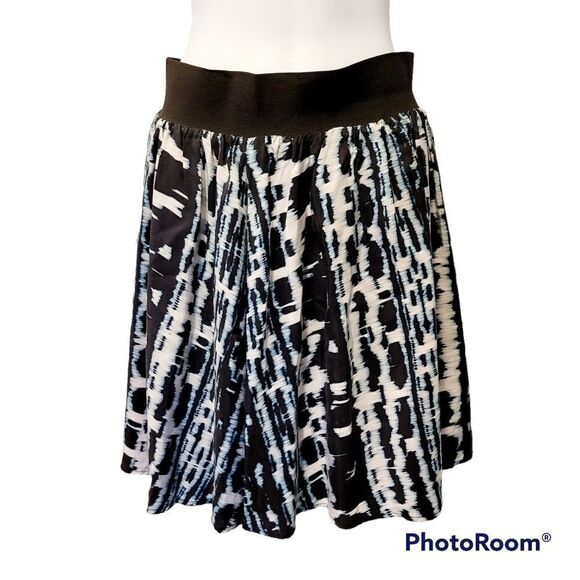 2/$20 Guess by Marciano blue & black summer skirt - Picture 1 of 5